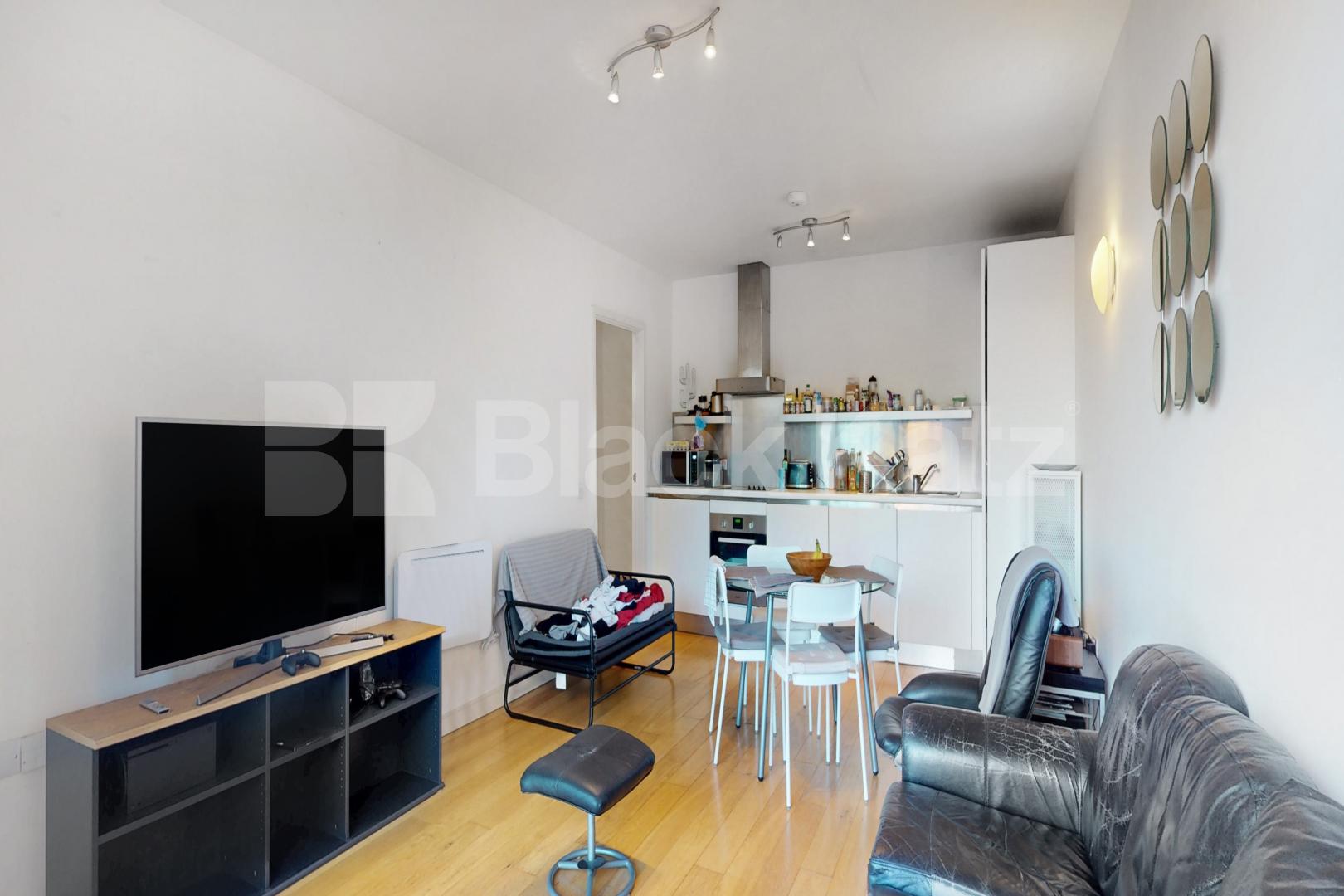 Flooded with natural light with 24 Hour Concierge & balcony South Central Steedman Street, Elephant and Castle